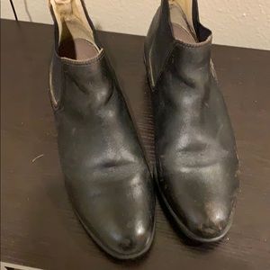 Ariat ankle boots size 9.5 perfect for riding